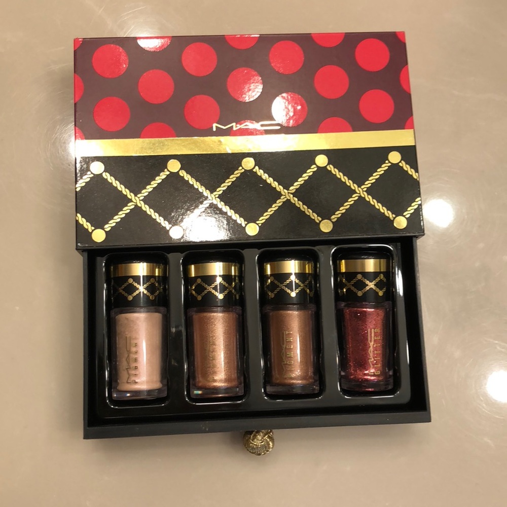 Mac nutcracker sweet bronze pigments and glitter